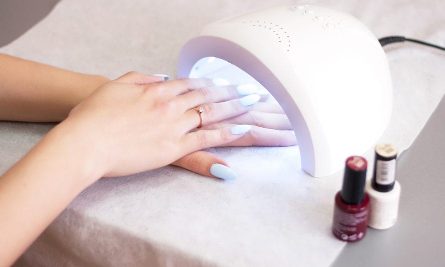 UV lampe za nokte i rak kože