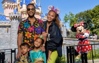 Chrissy Teigen sa porodicom