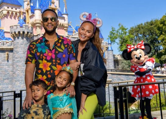 Chrissy Teigen sa porodicom