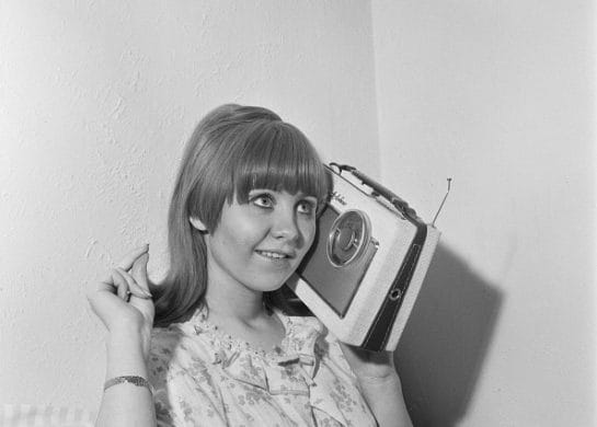 prva žena na radiju u francuskoj