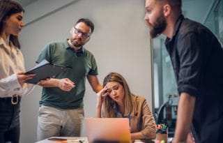 Društvene interakcije koje iscrpljuju