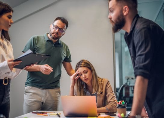 Društvene interakcije koje iscrpljuju