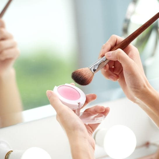 ružičasto rumenilo za kamuflažu podočnjaka