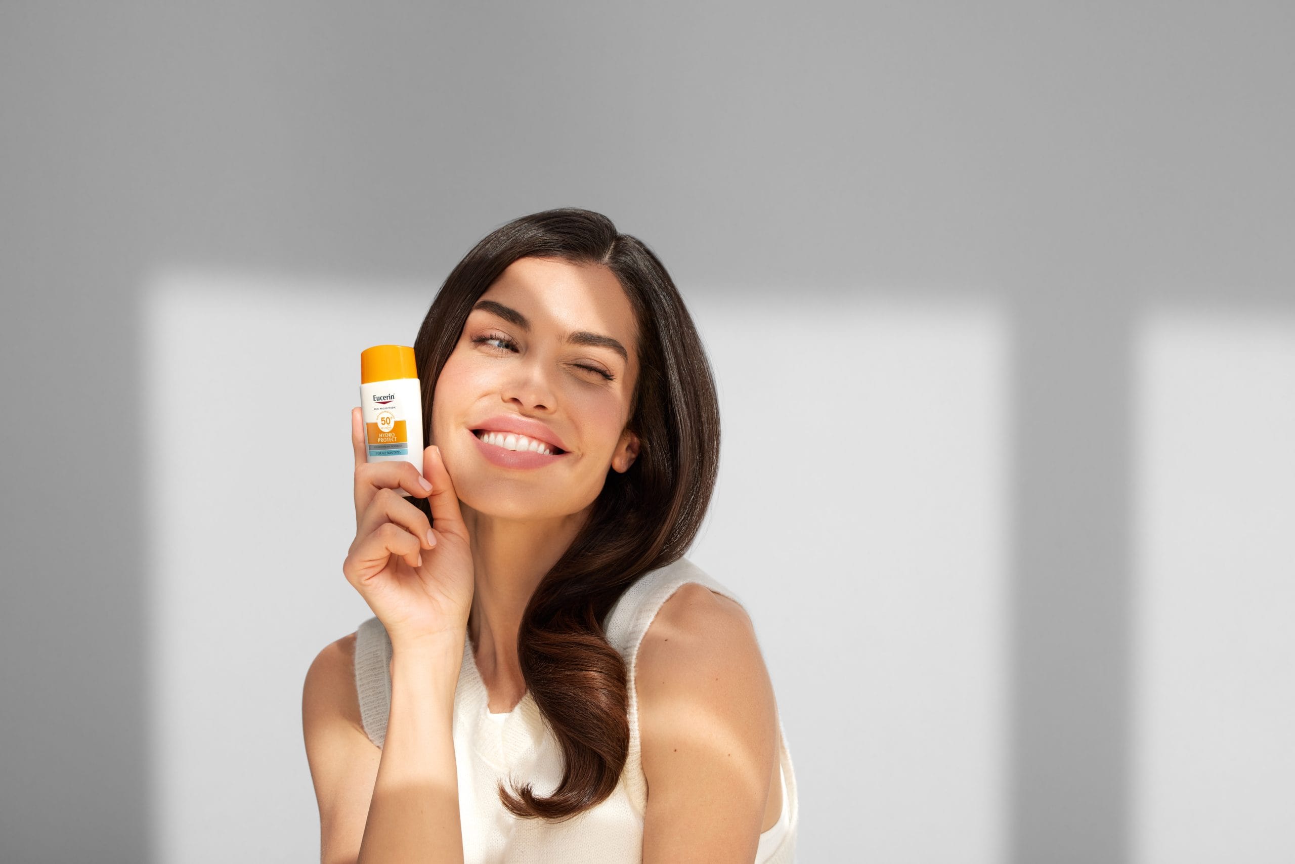 Uz upotrebu Eucerin®Hydro Protect Ultralaganog fluida za zaštitu od sunca SPF50+, brzo i jednostavno, svojoj koži možete pružiti svu neophodnu negu i zaštitu i uživati u blagodetima koje donose sunčani dani!