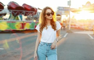 Bela majica ultimativni odevni komad za leto