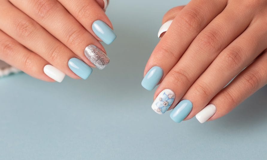 Svetlucavi nokti sa cvećem