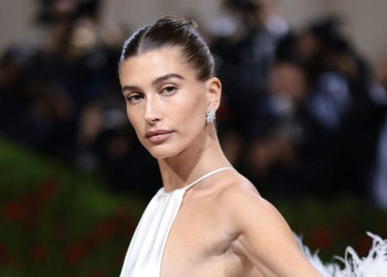 hailey bieber, latte šminka