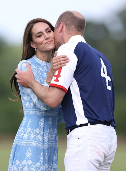 Poljubac Kate Middleton i princa Williama