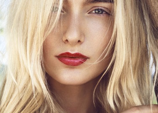 Idealne nijanse karmina za plavuše