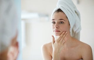 Nega masne kože leti