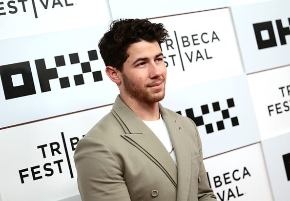 Nick Jonas propao kroz rupu