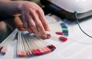 manikir za jesen, crveni lak