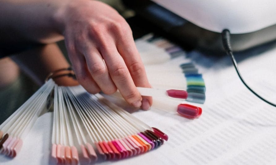 manikir za jesen, crveni lak