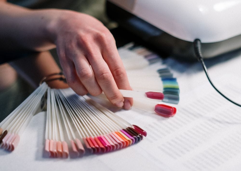 manikir za jesen, crveni lak