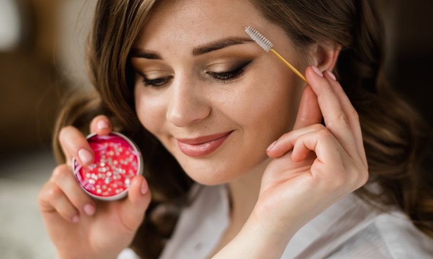 Kateryna Hliznitsova, Unsplash, puder obrve