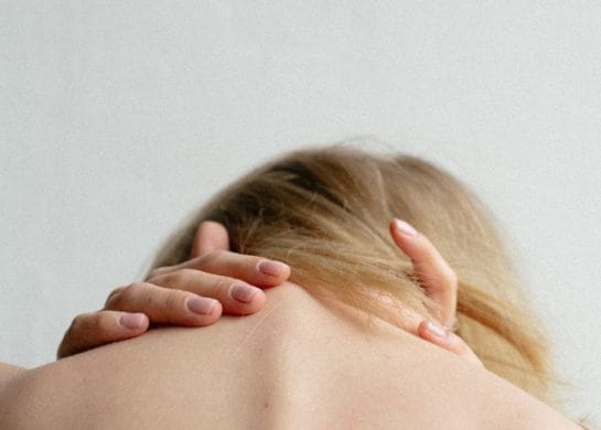 Klara Kulikova, Unsplash, bol u vratu i lopaticama1