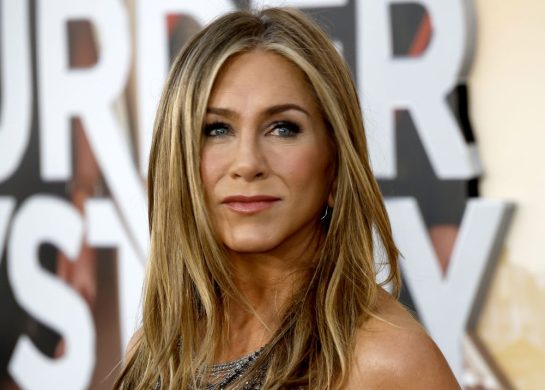 puder dženifer aniston