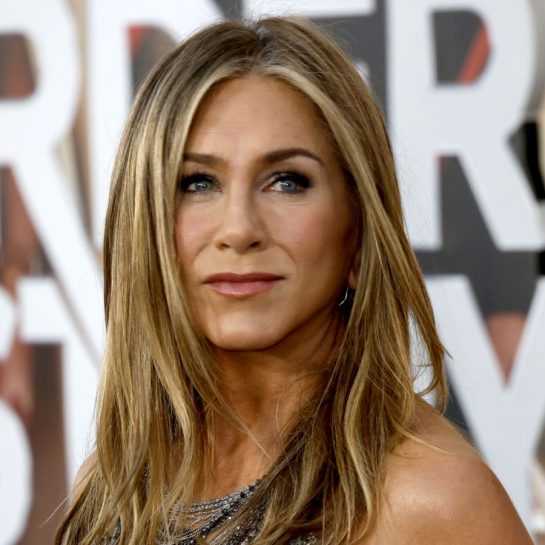 puder dženifer aniston