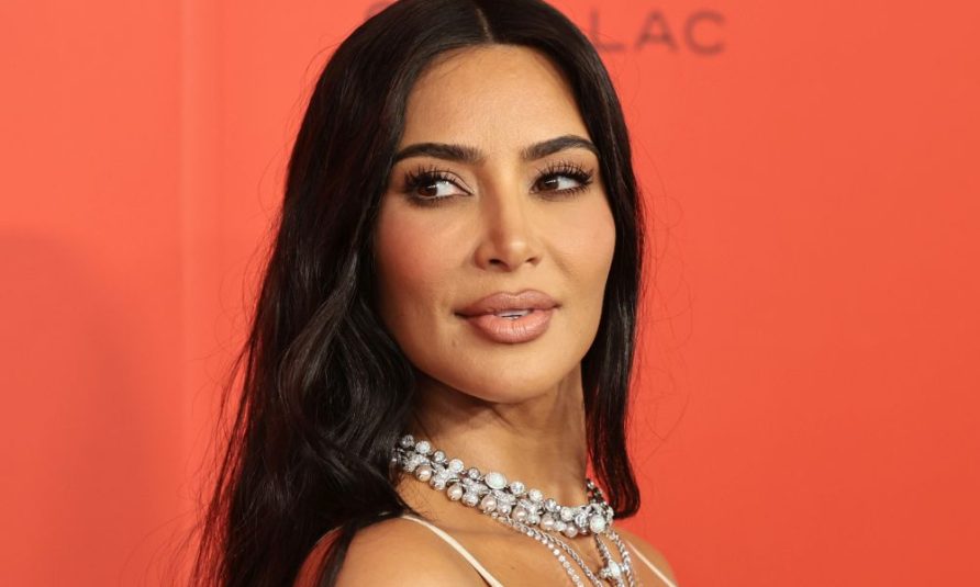 kim kardasijan akne, brushalter kim kardašijan