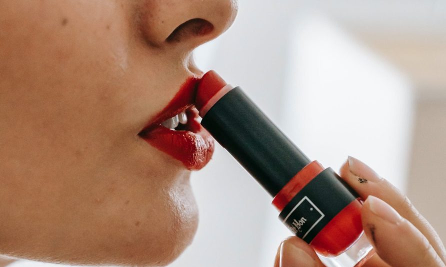 Idealan karmin za dame u pedesetima