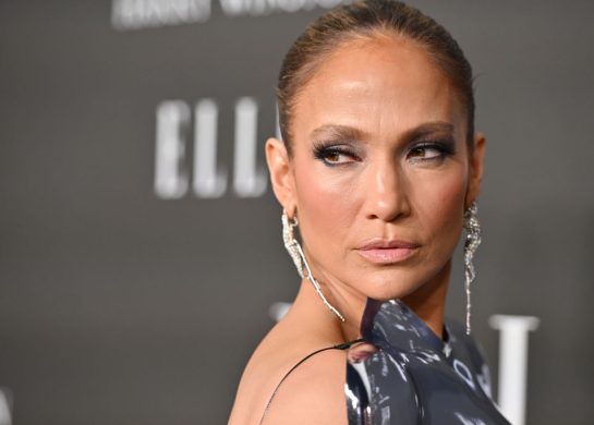 Farmerke za žene preko 40, novogodišnji nokti dženifer lopez