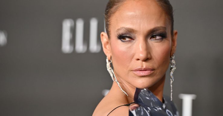 Farmerke za žene preko 40, novogodišnji nokti dženifer lopez