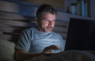 partner gleda pornografiju