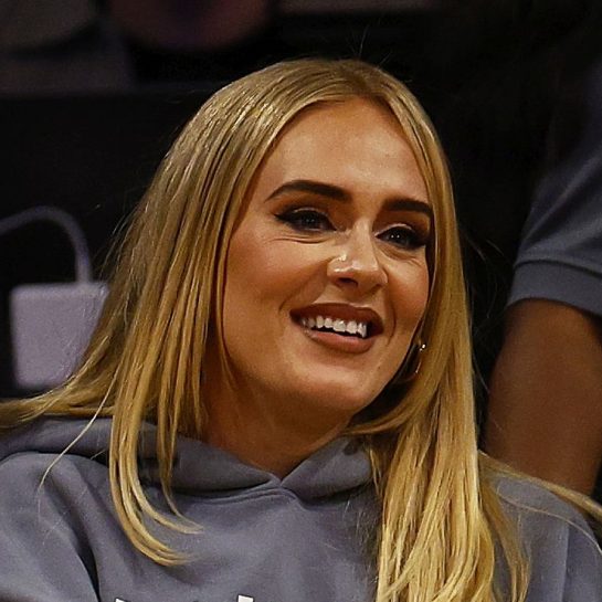 trener pevačice adel