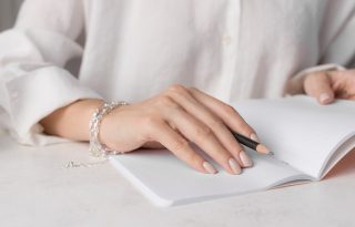 Lak za nokte koji podmlađuje