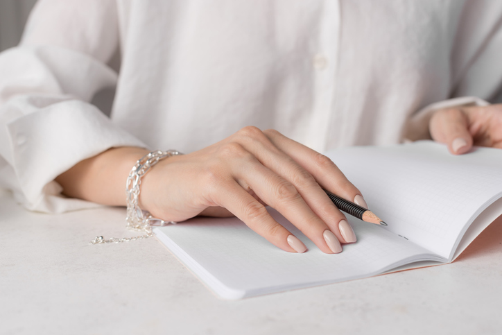 Lak za nokte koji podmlađuje