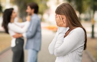 crvene zastavice koje odaju onog koji vara