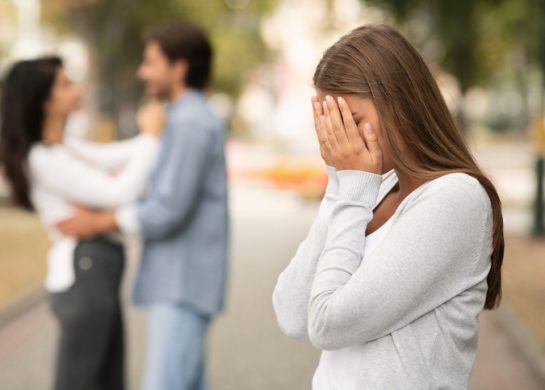 crvene zastavice koje odaju onog koji vara