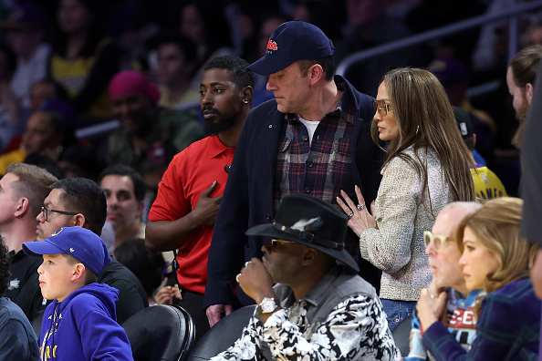 dženifer lopez jakna za proleće