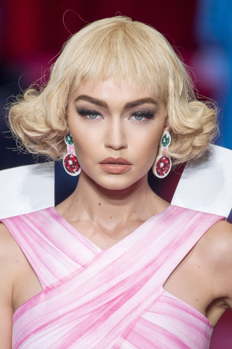 gigi hadid moschino 2017