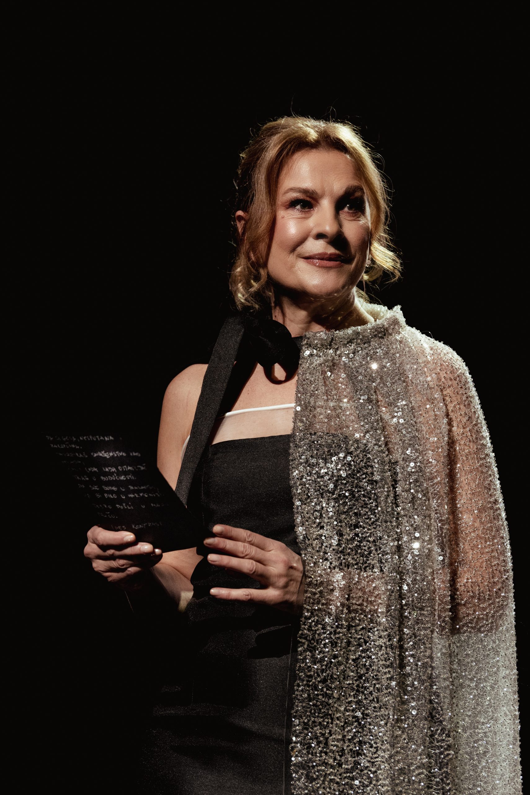 ines janković contrast