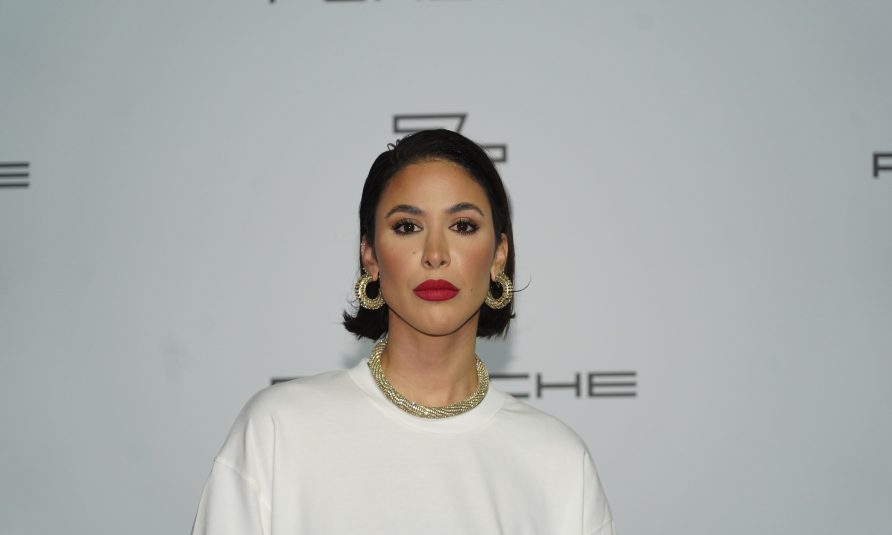 kako dunja jovanić nosi kaubojke 2024