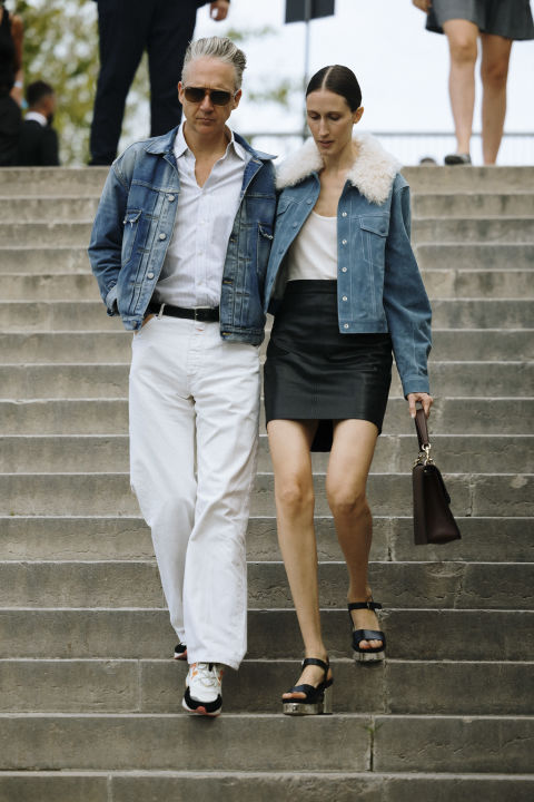 teksas jakna i kožna suknja