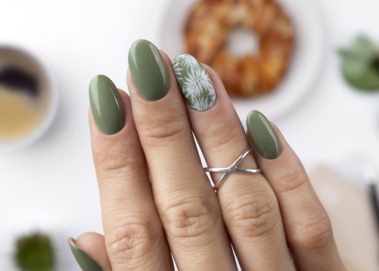 zeleni nokti manikir 2024