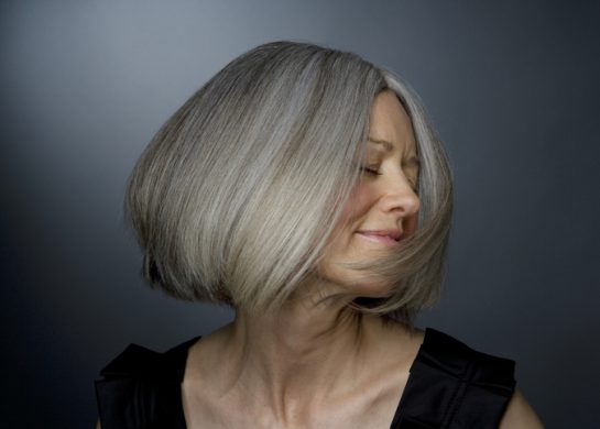 Podmlađujuća frizura za žene u šezdesetim