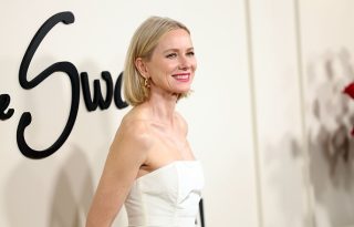 Dnevna soba Naomi Watts: Dinamična šema boja, enterijer u zelenoj boji