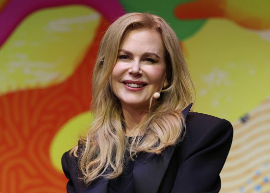 Siva sofa, Nikol Kidman, dnevna soba