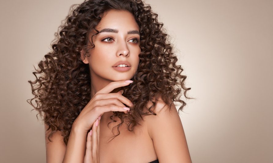 Frizure za dugu kovrdžavu kosu