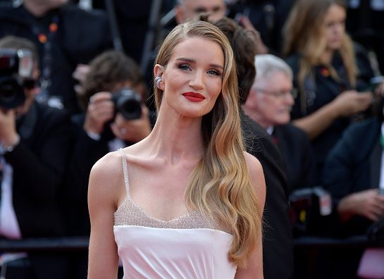 Frizura sa talasima 2025