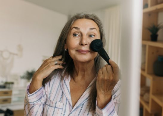 Kako naneti rumenilo za mladalački efekat