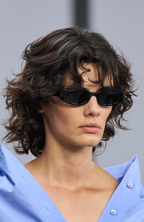 Talasasta frizura za žene u pedesetim