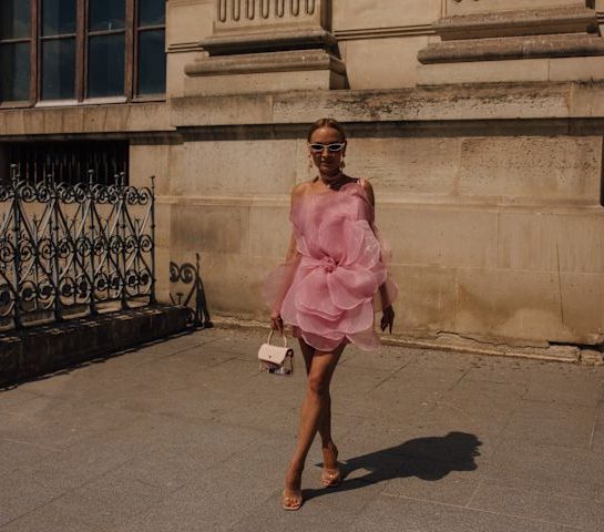 trend za leto 2025, roze odeća