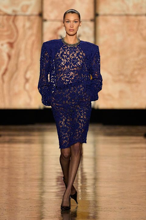 Bella Hadid na Saint Laurent reviji