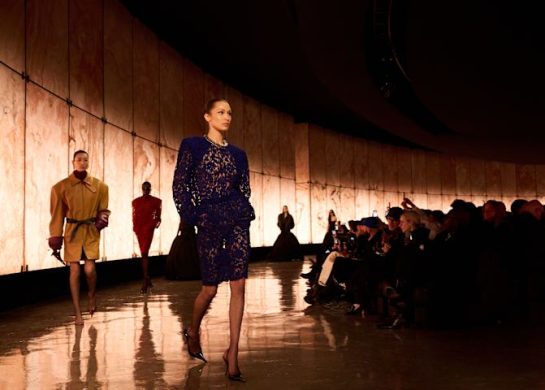 Bella Hadid na Saint Laurent reviji