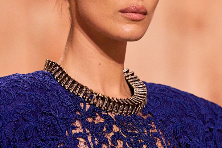 Bella Hadid na Saint Laurent reviji