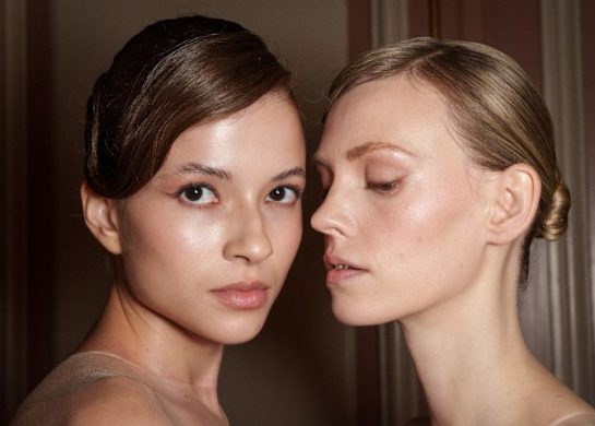 Konturisanje lica kremom za samopotamnjivanje